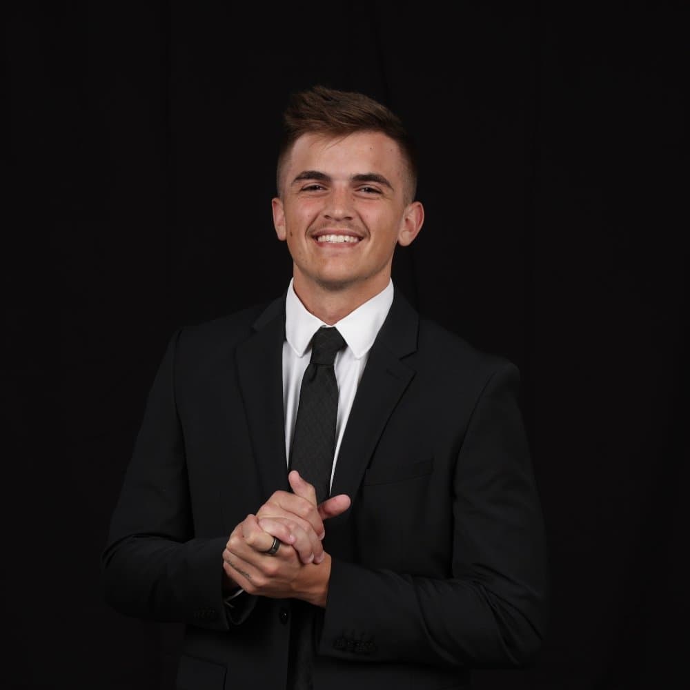 South Florida magician performing close-up magic